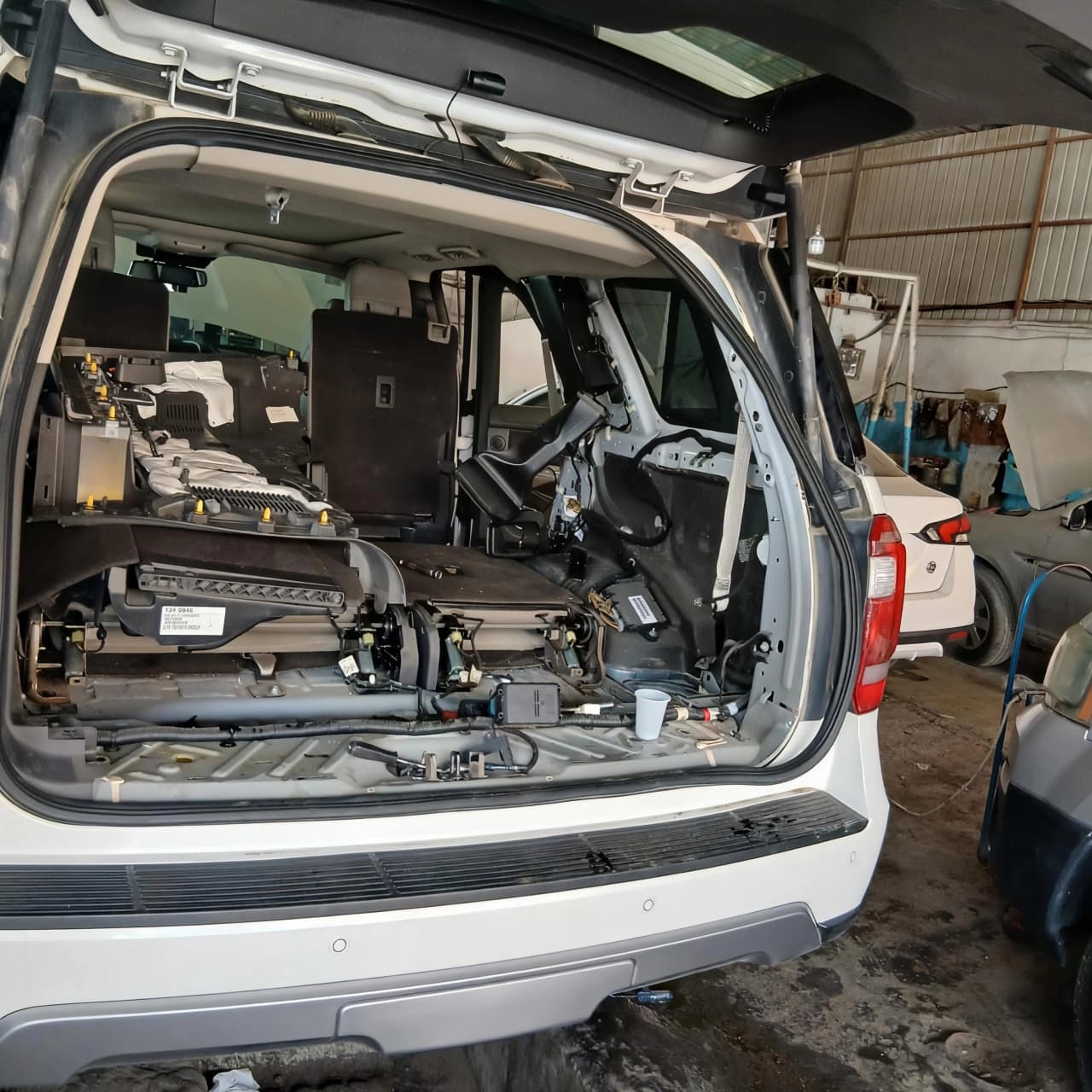 سيارة مخدومة في المركز المعتمد رقم 8